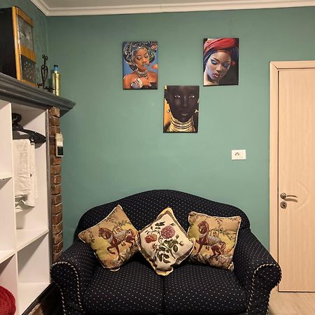 Central Cozy Apartment Old Train Station 티라나 외부 사진