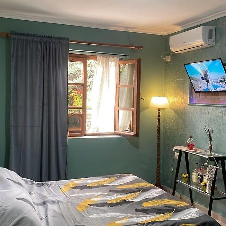 Central Cozy Apartment Old Train Station 티라나 외부 사진